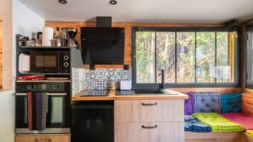 Kühlschrank, Mikrowelle, Ofen, Herdplatte