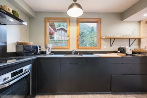 Fridge, microwave, oven, stovetop
