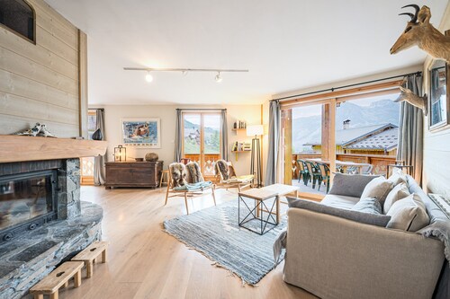 Chalet 'Marmotte' with Mountain View, Private Terrace and Wi-Fi