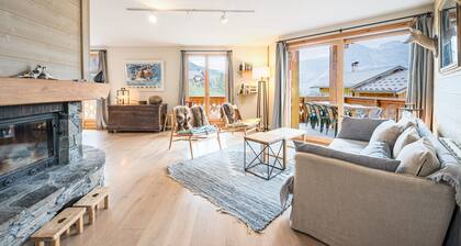 Chalet 'Marmotte' with Mountain View, Private Terrace and Wi-Fi