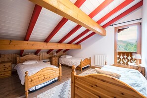 6 bedrooms, iron/ironing board, free WiFi, bed sheets