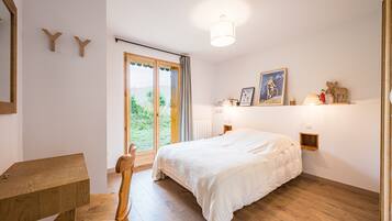 6 slaapkamers, een strijkplank/strijkijzer, gratis wifi, beddengoed