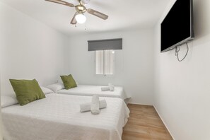 3 chambres, fer et planche à repasser, Wi-Fi gratuit, draps fournis