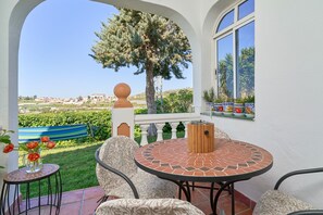 Outdoor dining - Holiday Home 'Torrox Park 300' with Sea View, Wi-Fi and Air Conditioning (Torrox)