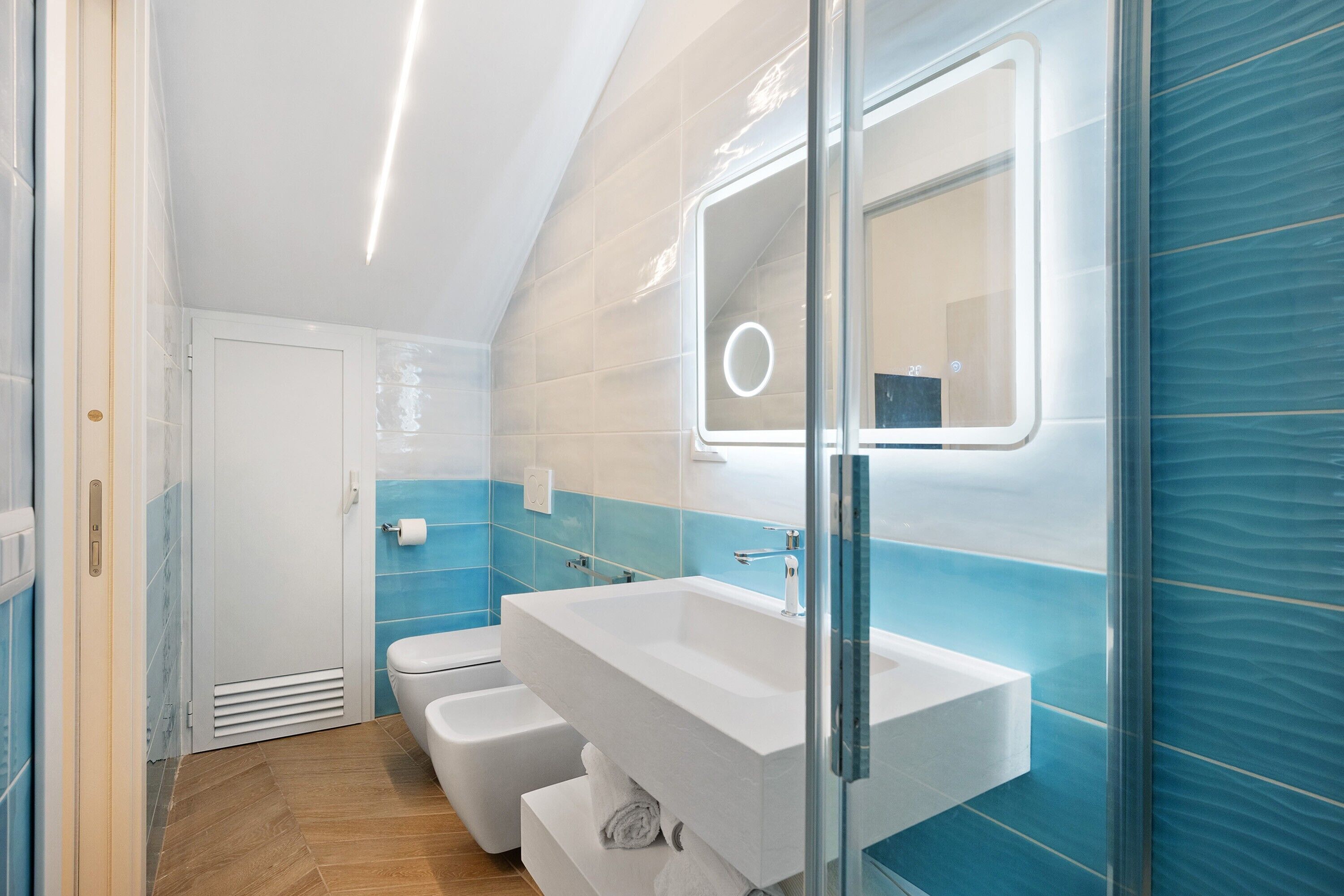 Bruser, hårtørrer, håndklæder