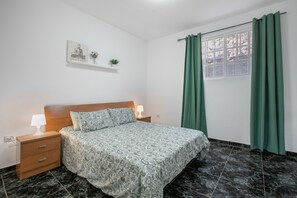 1 chambre, fer et planche à repasser, Wi-Fi gratuit, draps fournis