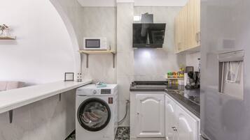Fridge, microwave, stovetop, coffee/tea maker