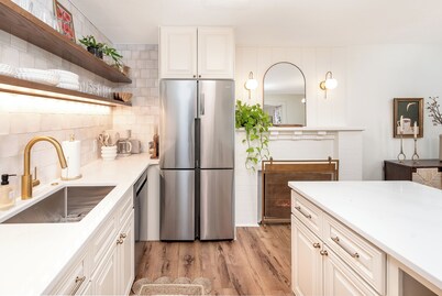 NEW - Charming 1 Bed Historical Home - Steps to Downtown Midland