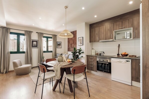 Fridge, microwave, oven, stovetop