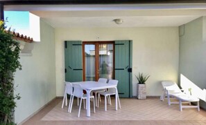 屋外ダイニングエリア