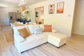 Smart TV, fireplace - Scenic Riverfront Escape: Game Room, Fire pit, King Bed (Deep Water)