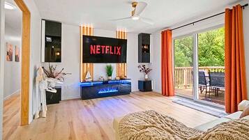 Smart TV, fireplace
