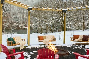 Property grounds - Scenic Riverfront Escape: Game Room, Fire pit, King Bed (Deep Water)