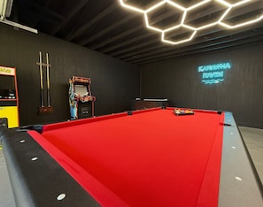 Game room - Scenic Riverfront Escape: Game Room, Fire pit, King Bed (Deep Water)