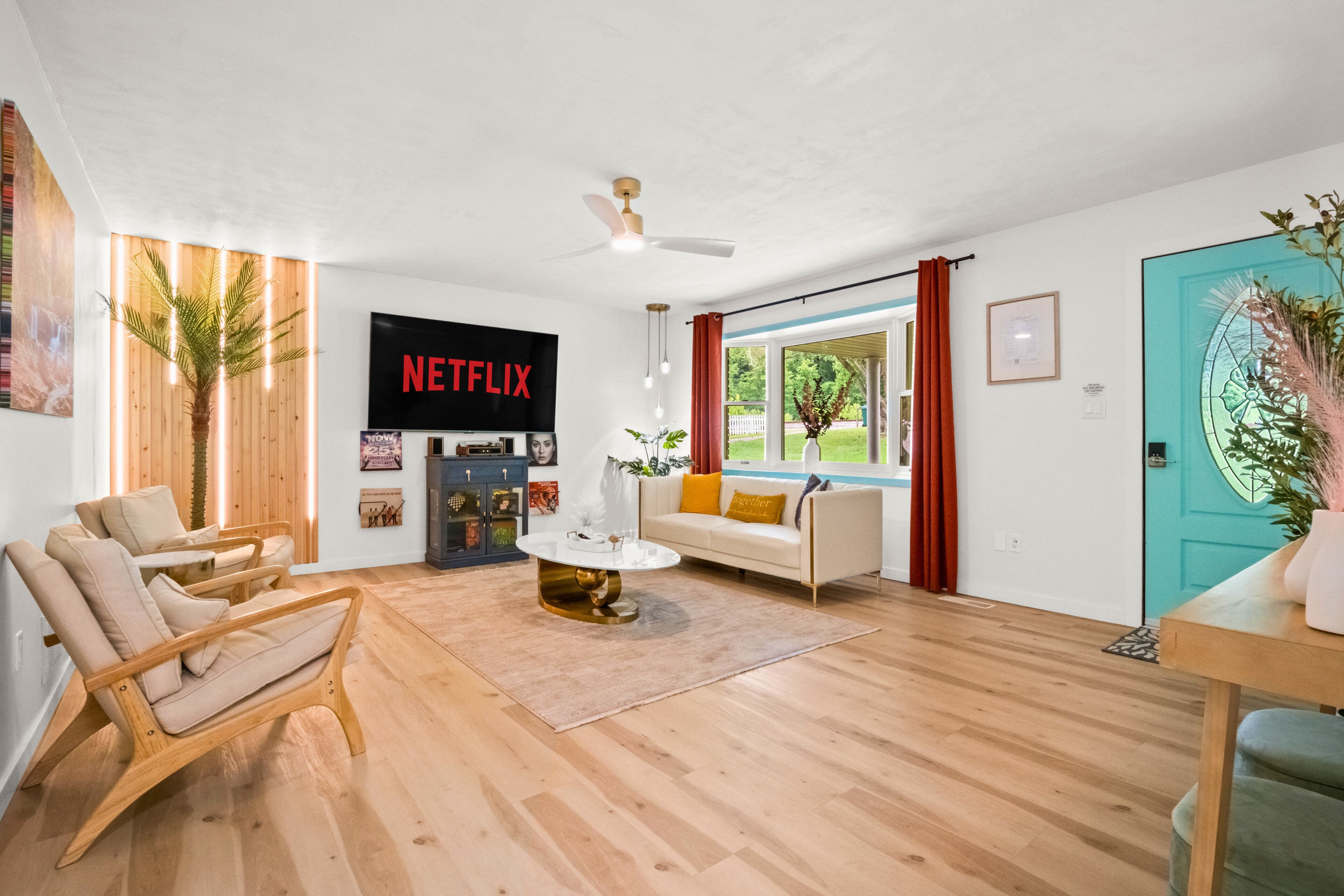 Een smart-tv en een open haard
