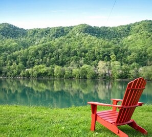 Property grounds - Scenic Riverfront Escape: Game Room, Fire pit, King Bed (Deep Water)