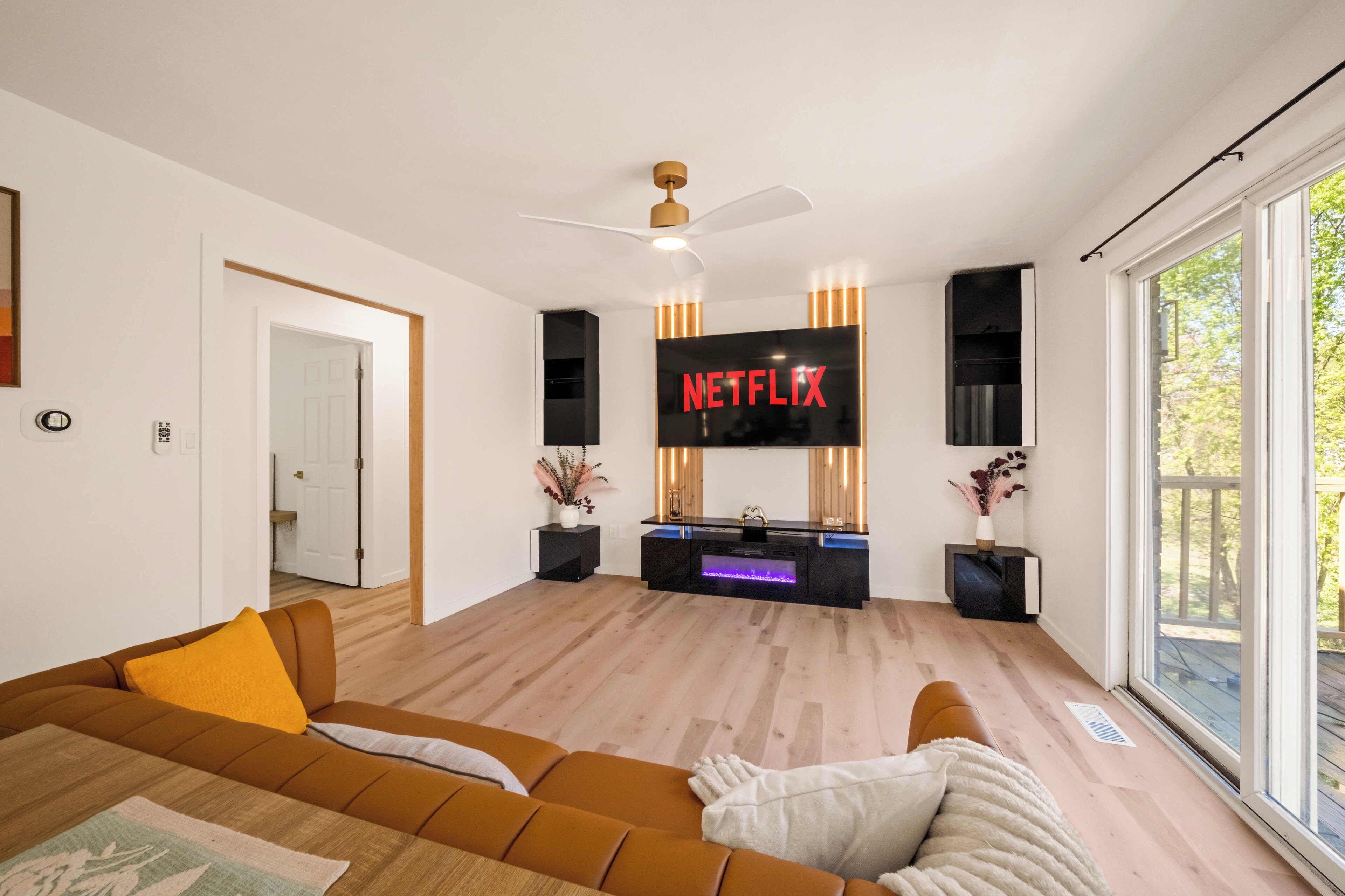 Una Smart TV, una chimenea