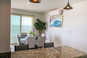 Dining room - Elegant Condo at Playa Brujas (Mazatlán)