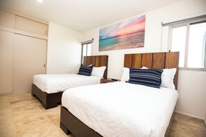 Appartamento familiare, balcone, vista spiaggia | 2 camere, tende oscuranti, ferro/asse da stiro, Wi-Fi gratuito