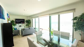 Family Apartment, Balcony, Beach View | Dining room