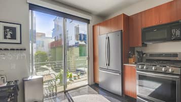 冰箱、微波炉、烤箱、炉灶