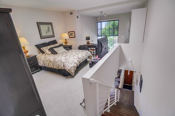 2 bedrooms, desk, iron/ironing board, free WiFi