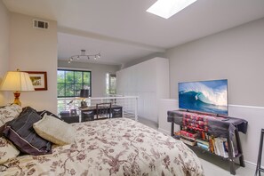 2 habitaciones, escritorio, tabla de planchar con plancha y wifi gratis 