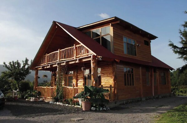 Front of property - Indigo Cabins - Finca Los Cerritos (Tecpan Guatemala)