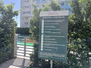 Property grounds - Spacious 1BR at Marina Spatial w/Pool - Dumaguete City (Dumaguete)