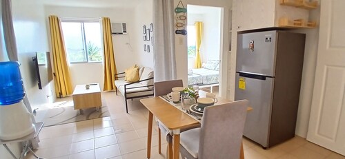 Spacious 1BR at Marina Spatial w/Pool - Dumaguete City