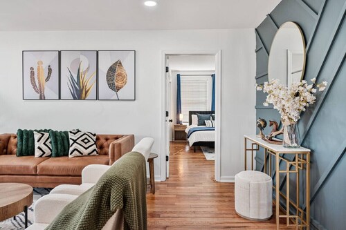 NYC 20min | Sleeps 10 | Free Parking | Patio