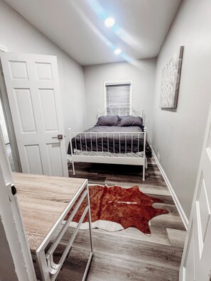 2 chambres, fer et planche à repasser, Wi-Fi gratuit, draps fournis