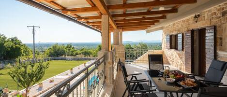 屋外ダイニングエリア