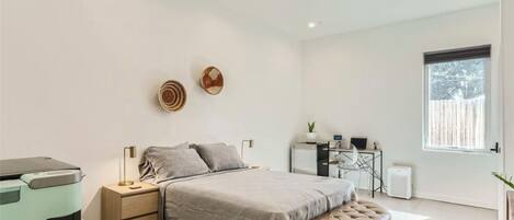 1 bedroom, desk, WiFi, bed sheets