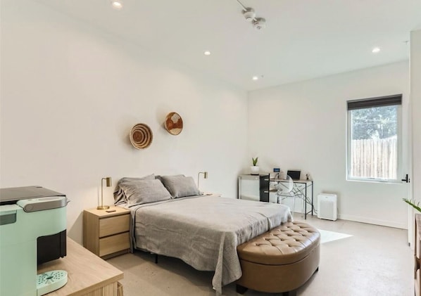 1 Schlafzimmer, Schreibtisch, WLAN, Bettwäsche