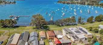 Wangi Waters Escape, Walk to Cafes, Parks & Lake Reserve