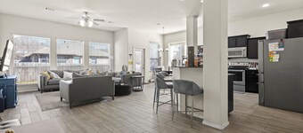 Spacious 4BR Home - 2 Living Rooms, Study, Firepit, Pet-Friendly!