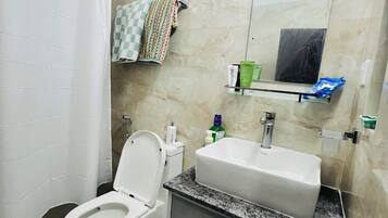 石鹸、トイレットペーパー