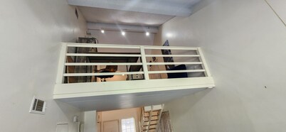 Charming 2-bedroom home with fenced yard sleeps 6 in Baton Rouge near Tigerland