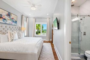 7 bedrooms, iron/ironing board, travel cot, free WiFi - Casa Bella by Stay on 30a (Seagrove Beach)