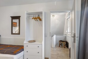 3 slaapkamers, een strijkplank/strijkijzer, gratis wifi, beddengoed