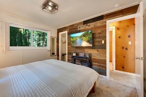 2 bedrooms, travel crib, WiFi, bed sheets