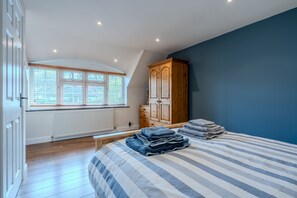 2 chambres, fer et planche à repasser, Wi-Fi gratuit, draps fournis