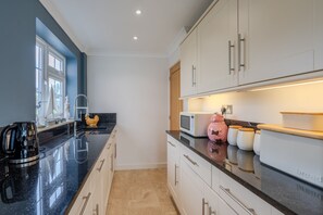 Réfrigérateur, micro-ondes, four, lave-vaisselle