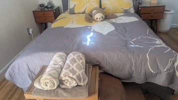 2 bedrooms, WiFi, bed sheets