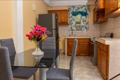 Spacious 3-bedroom apartment with WiFi, AC in delightful Roseau
