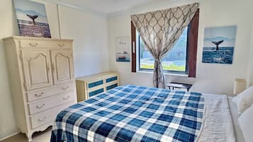 2 Schlafzimmer, Schreibtisch, Bügeleisen/Bügelbrett, Reisekinderbett