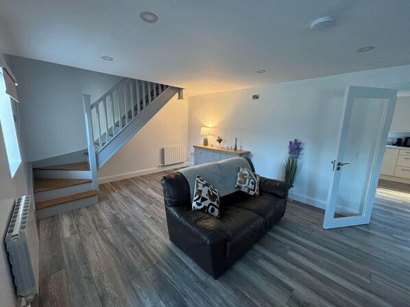 TV, fireplace, stereo - Nature Lovers Family Home - 3 Bed 2 Bath (Co Cork)