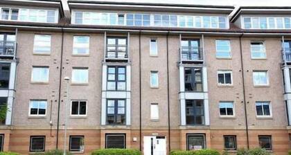 3 Bed Flat - Sleeps 6 - Parking - Wifi