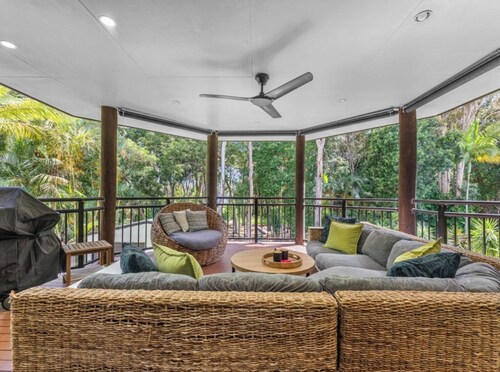 Toogoom Beach Vibes. Absolute Beachfront Home with pool! 4BR
